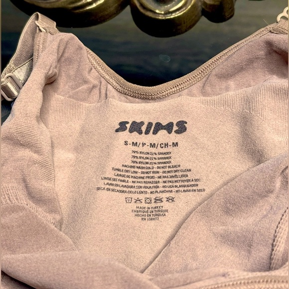 SKIMS 🤎 SEAMLESS SCULPT MID THIGH BODYSUIT - Picture 7 of 9